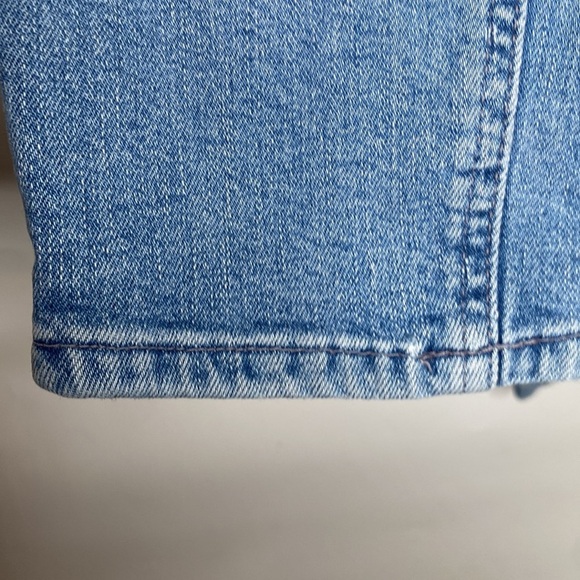 Asos Denim Women's Light Wash High-Rise Distressed Skinny Leg Jeans size 31 - Picture 3 of 9